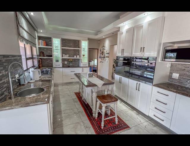 6 BEDROOM HOUSE FOR SALE IN MEYERSDAL